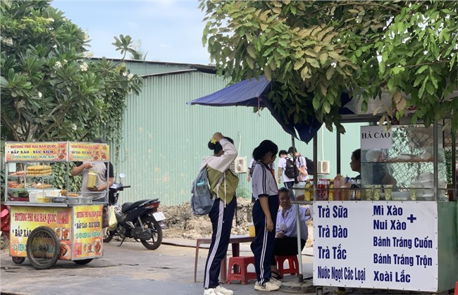 Nắng nóng kéo dài, nguy cơ ngộ độc thực phẩm từ thức ăn đường phố (03/05/2024)